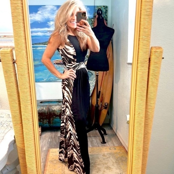 Luz, Luxury Clothier, Made in Mexico, Absolute Gorgeous, High Side Slits, Unique - Picture 3 of 16